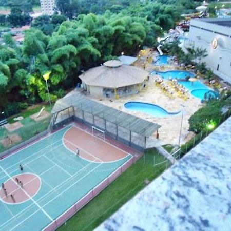 Flat Golden Dolphin Grand Hotel - Quarto E Sala Com Roupa De Cama E Banho - Piscinas 24H カルダス・ノバス エクステリア 写真